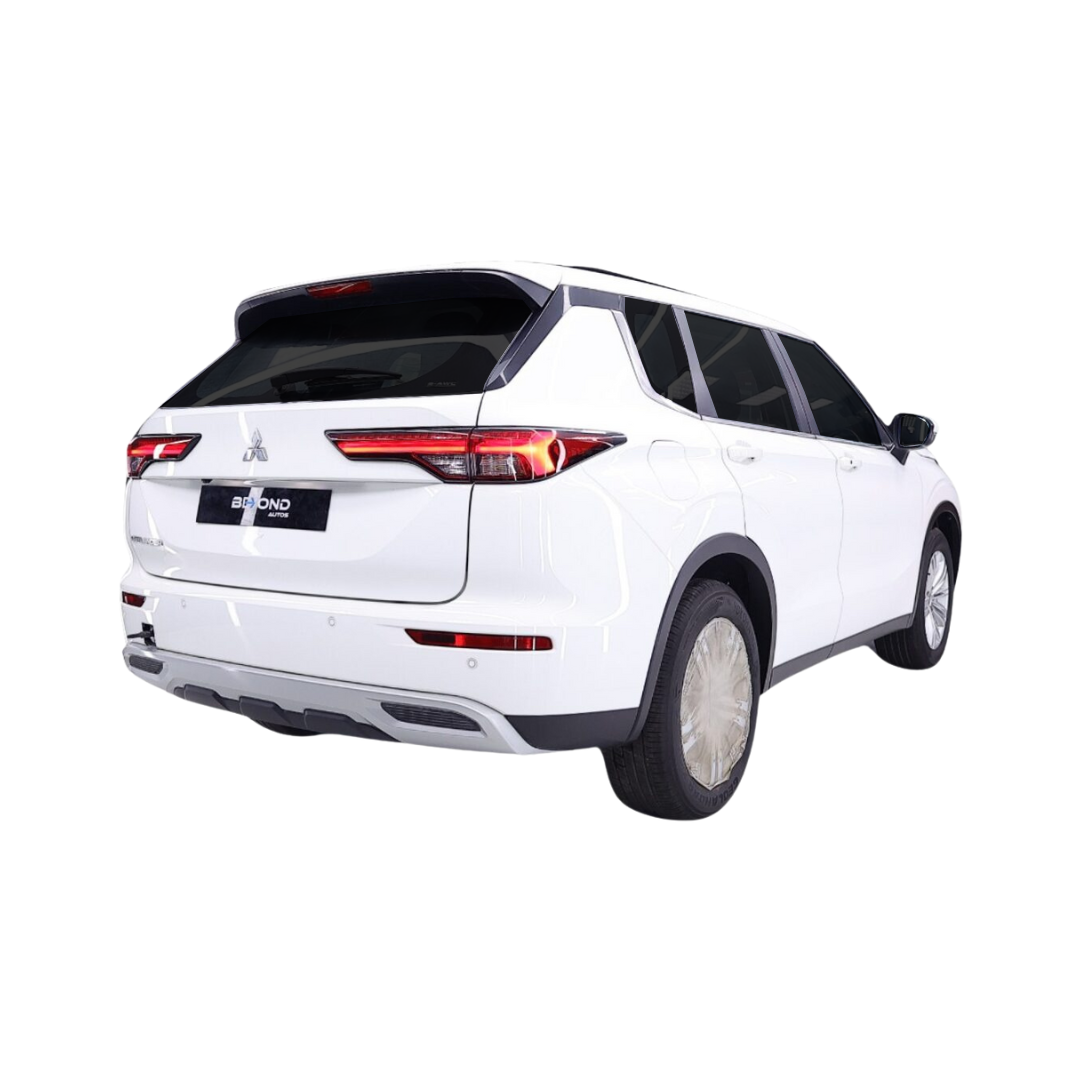 Mitsubishi-Outlander-Body-Kit-V2-Beyond-Auto-Accessories-White-Rear-Before